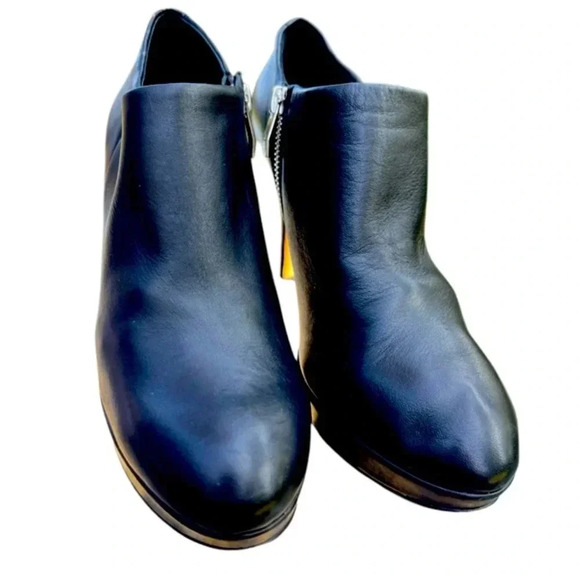 Vince Camuto Women's Heel Bootie ELVIN Black Leather Ankle Boot - SIZE 7.5M - Picture 2 of 6